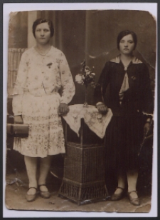 Leontyna Bujak z domu Bereda z koleżanką [fotografia]