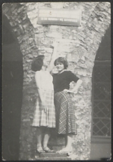 Anna Polkowska z Wiesławą Arczewską [fotografia]