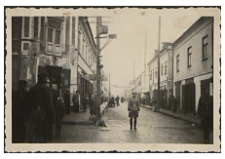 Oficer niemiecki na rogu ulic Janowskiej i Moniuszki w Białej Podlaskiej [fotografia]