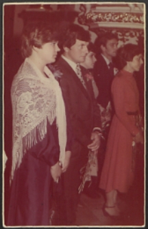 Goście na ślubie w kościele św. Anny w Białej Podlaskiej [fotografia]