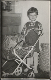 Bawiąca się Barbara Kasaniuk [fotografia]