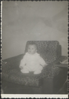 Dziecko w fotelu - Basia Kasaniuk [fotografia]