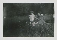 Zofia Frydel z babcią Władysławą Frydel z domu Matuszewską [fotografia]