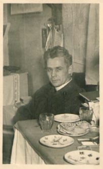 Ksiądz Józef Leon Dryżałowski na emigracji w Anglii [fotografia]