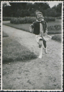 Zofia Frydel w Parku Kasprzaka (Wilsona) [fotografia]