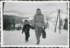 Frydel Stanisława z córką Zosią w górach [fotografia]