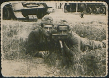 Strzelanie w wojsku - ćwiczenia [fotografia]