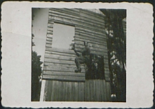 Ćwiczenia na poligonie wojskowym [fotografia]