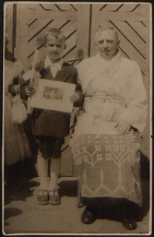 Pierwsza Komunia Święta Zygmunta Pawłowskiego w parafii na Woli [fotografia]