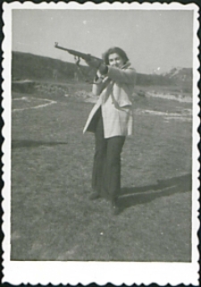 Lekcja przysposobienia obronnego młodzieży z Liceum Ekonomicznego w Białej [fotografia]