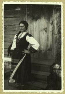 Strój panny młodej z południowego Podlasia (używany do 1914 r.) na wsi