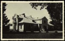 Dwór Karskich w Roskoszy - widokj od strony ogrodu [dokument ikonograficzny]