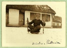 Dziecko wiejskie z Podlasia - jazda na saneczkach [dokument ikonograficzny]