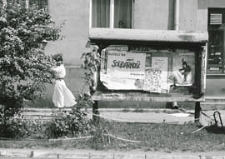 Tablica ogłoszeniowa z plakatamii wyborczymi przy Al. Tysiąclecia w Białej Podlaskiej [dokument ikonograficzny]