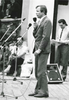 Spotkanie przedwyborcze w amfiteatrze z kandydatami do Sejmu i Senatu z listy Komitetu Obywatelskiego "Solidarność" w Białej Podlaskiej