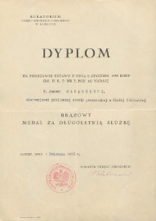 Dyplom... Janowi Makarukowi, kierownikowi szkoły powszechnej w Białej Podlaskiej - brązowy medal za wieloletnią pracę