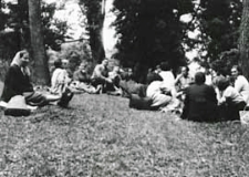 Wycieczka krajoznawcza bibliotekarzy po terenie pow. Biała Podlaska - w parku w Janowie Podlaskim