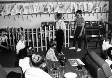 Podsumowanie etapu wojewódzkiego konkursu plastycznego "Gdybym był pisarzem i malarzem" (1989) - inscenizacja