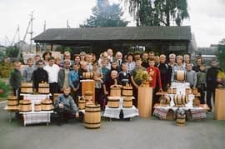 Seminarium polsko-białoruskie bibliotekarzy "Bug nie dzieli" (Brześć - Iwanowo ; 16-18 września 2004) - bibliotekarze z Białej Podlaskiej wnszkole bednarstwa w Iwanowie - bibliotekarze z Białej Podlaskiej i Brześcia w szkole bednarstwa w Iwanowie