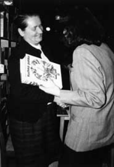 Pożegnanie bibliotekarzy z Kodnia i Łomaz odchodzących na emeryturę w czytelni WiMBP w Białej Podlaskiej - Aniela Chorąży