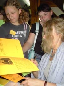 Spotkanie autorskie z Anną Onichimowską w Oddziale dla Dzieci MBP w Białej Podlaskiej, 15.05.2007 r.