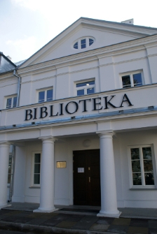 Budynki Miejskiej Biblioteki Publicznej w Białej Podlaskiej przed otwarciem po remoncie: budynek głównej biblioteki, "Barwna" biblioteka multimedialna dla dzieci i młodzieży, multicentrum