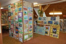 Wystawa laureatów powiatowego konkursu literacko- plastycznego „Dzień z moim ulubionym bohaterem książkowym" w Oddziale dla Dzieci MBP w Białej Podlaskiej, czerwiec - sierpień 2010 r.