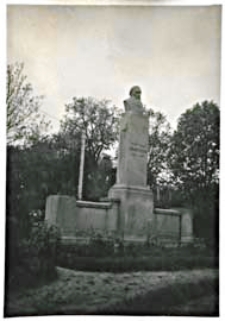 Pomnik Józefa Ignacego Kraszewskiego w Białej Podlaskiej