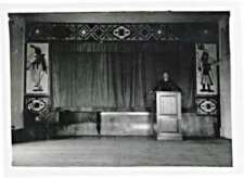 Aula ze sceną w Państwowym Gimnazjum Męskim im. J. I. Kraszewskiego w Białej Podlaskiej