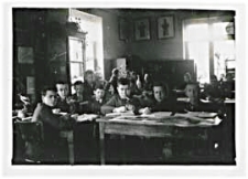 Lekcja w pracowni przyrodniczej Państwowego Gimnazjum Męskiego im. J. I. Kraszewskiego w Białej Podlaskiej