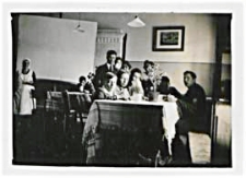 Śniadanie uczniów Państwowego Gimnazjum Męskiego im. J. I. Kraszewskiego w Białej Podlaskiej