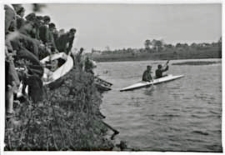 Przed wycieczką kajakową członków Ligi Morskiej i Kolonialnej z Państwowego Gimnazjum Męskiego im. J. I. Kraszewskiego w Białej Podlaskiej