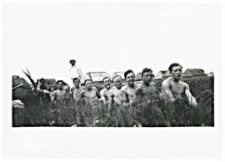 Uczniowie Państwowego Gimnazjum Męskiego im. J. I. Kraszewskiego w Białej Podlaskiej na majówce