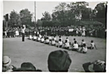 Lekcja pokazowa uczniów Państwowego Gimnazjum Męskiego im. J. I. Kraszewskiego w Białej Podlaskiej z okazji święta wychowania fizycznego