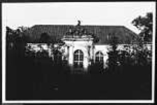 Zespół pałacowy Potockich w Radzyniu Podlaskim - oranżeria w parku [dokument ikonograficzny]