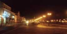 Nocny widok na Plac Wolności w Białej Podlaskiej