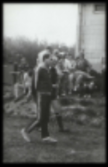 Zawody sportowe na tyłach Domu Socjalnego ZPW "Biawena" w Białej Podlaskiej