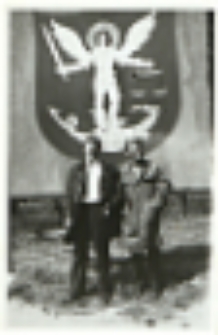 Plansza z herbem Białej Podlaskiej w centrum miasta [fotografia]